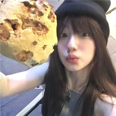 使用下方 20 个影片名，按顺序一一对应，不要改动片名文字，只根据片名和括号内类型提示来虚构全新的故事内容： 约会规则第二季 燃烧弹 突围行动国语 圣诞梦美人 演员男友 龙吟诏 屈辱 牛排 阴阳镜 非洲猎狮记 琼斯皇 疯狂的麦咭第七季 英雄无侠 小鼠朋友 赤色月亮 风流大盗 蜘蛛侠归来 恶灵弥赛亚 士兵之歌 村庄